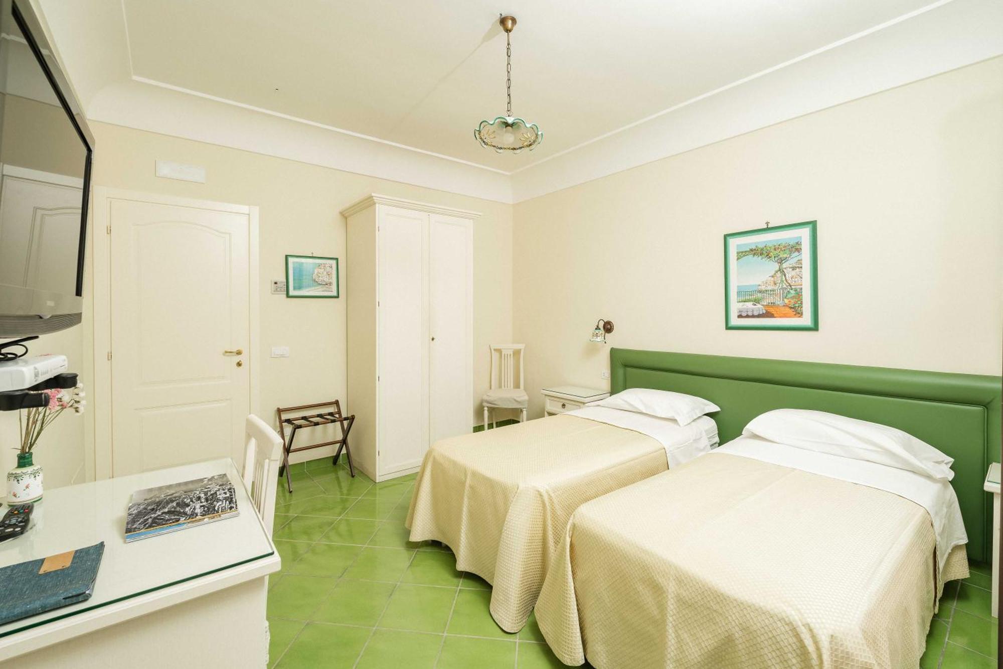 A Casa Dei Nonni Hotel ราเวลโล ภายนอก รูปภาพ