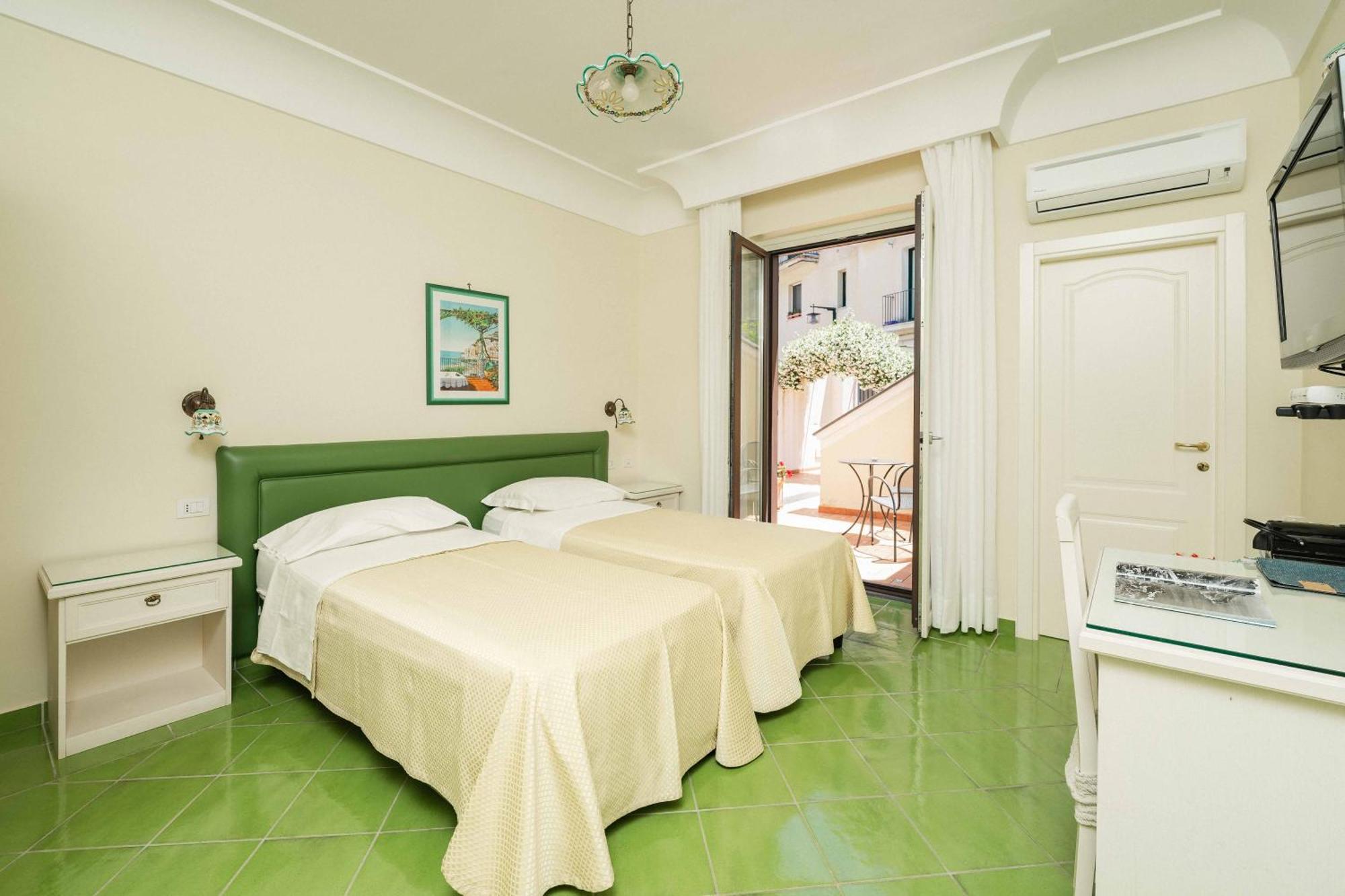 A Casa Dei Nonni Hotel ราเวลโล ภายนอก รูปภาพ