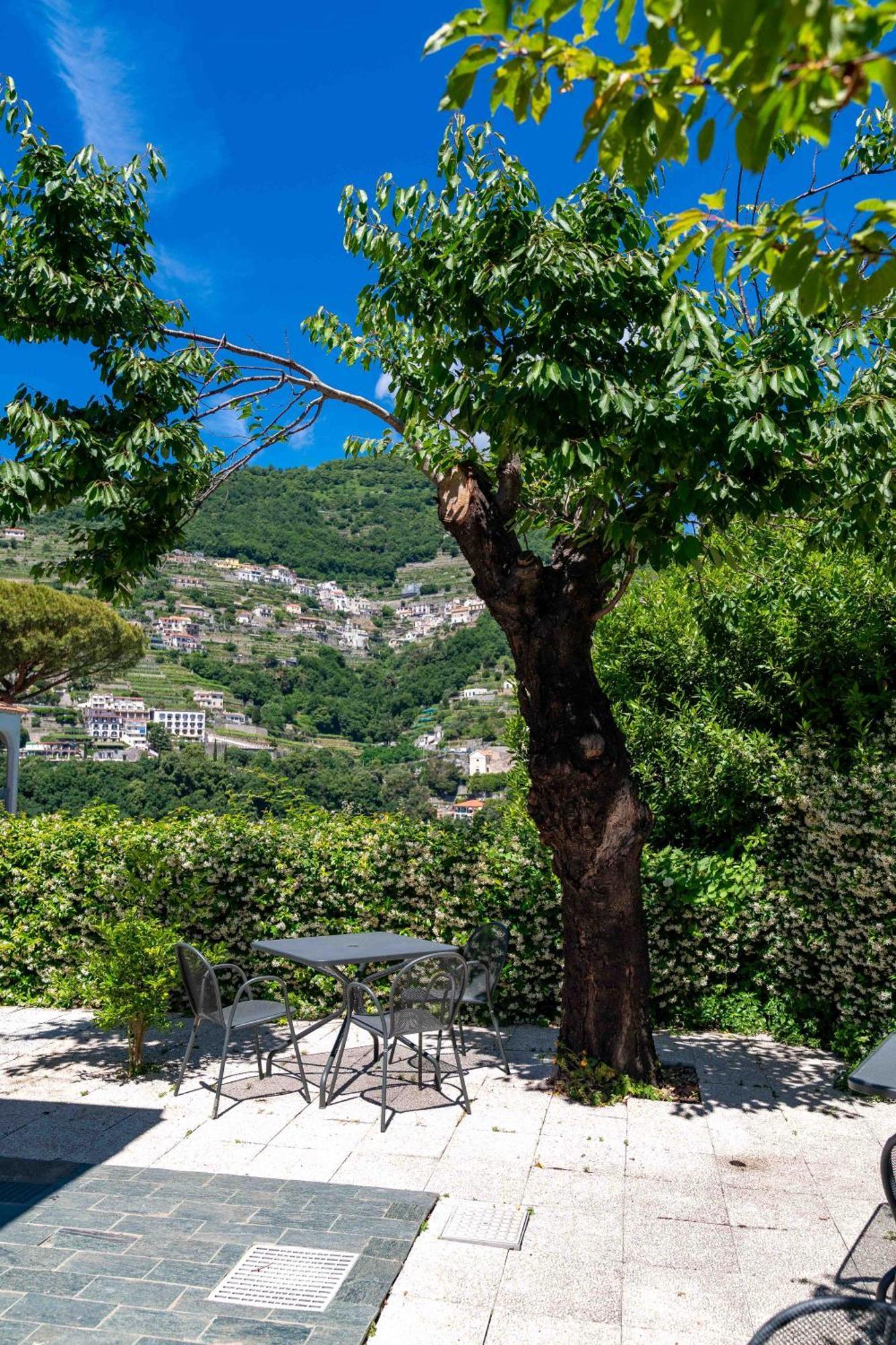 A Casa Dei Nonni Hotel ราเวลโล ภายนอก รูปภาพ