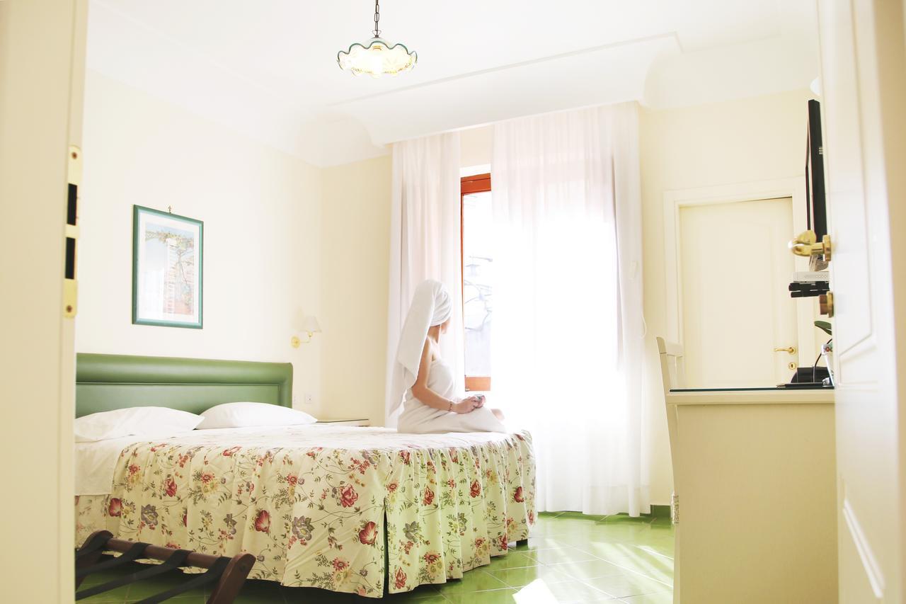 A Casa Dei Nonni Hotel ราเวลโล ภายนอก รูปภาพ